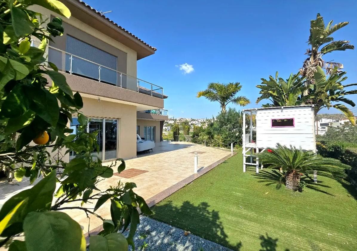 Maison à Agios Athanasios, Chypre, 280 m² - image 1