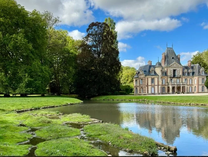 House in Paris, France, 1 000 m² - picture 8