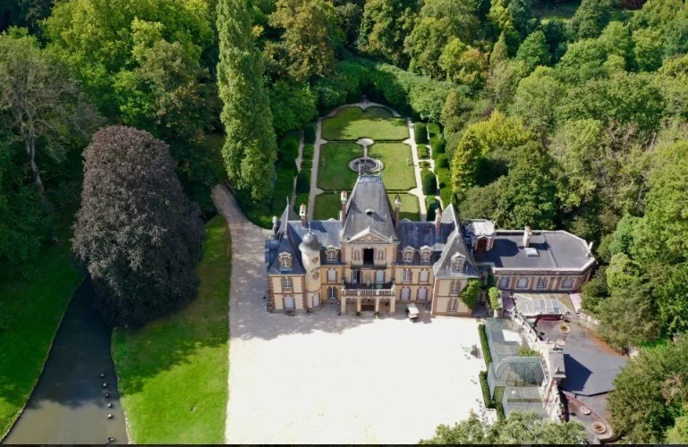 House in Paris, France, 1 000 m² - picture 10