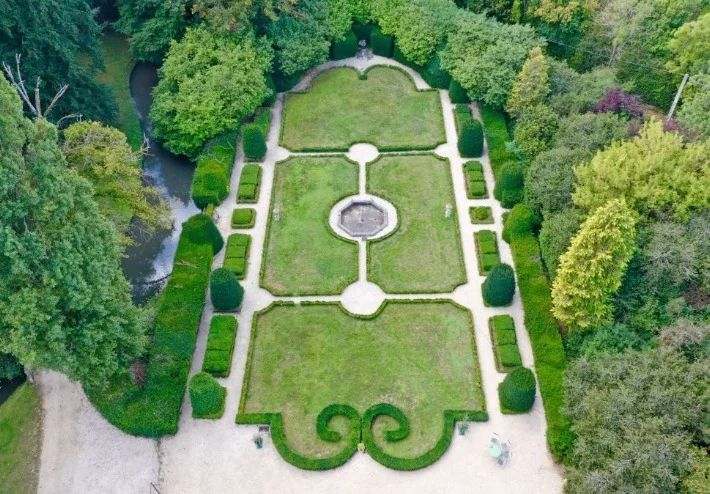 House in Paris, France, 1 000 m² - picture 11