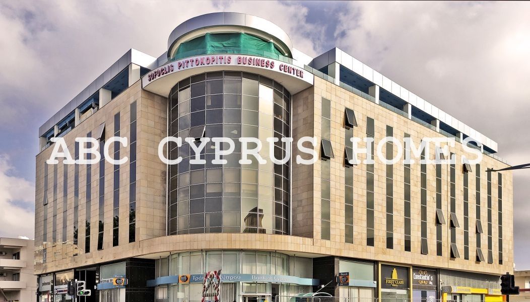 Oficina en Pafos, Chipre, 65 m² - imagen 1