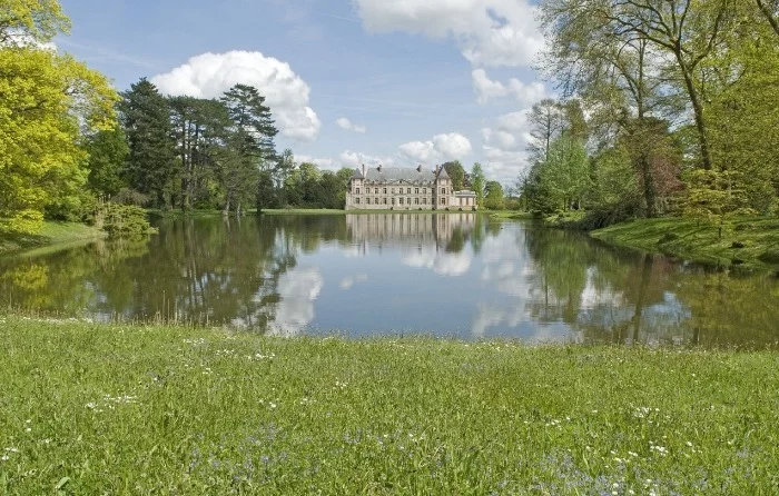 Maison en Île-de-France, France, 1 700 m² - image 1