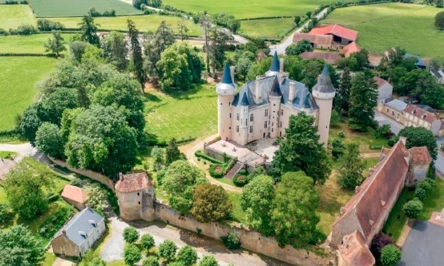 House in Tours, France, 1 400 m² - picture 2