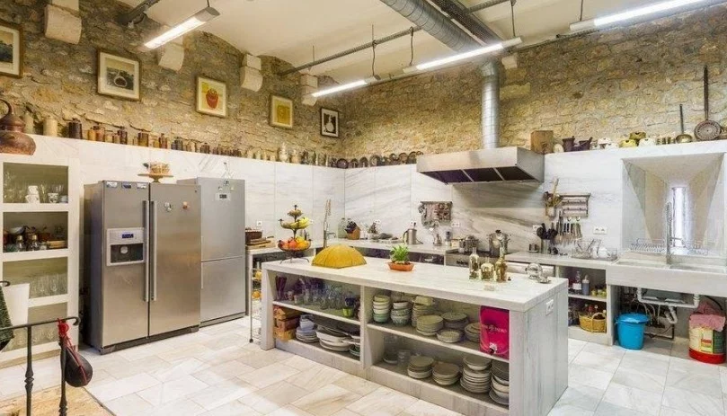 House in Tours, France, 1 400 m² - picture 4