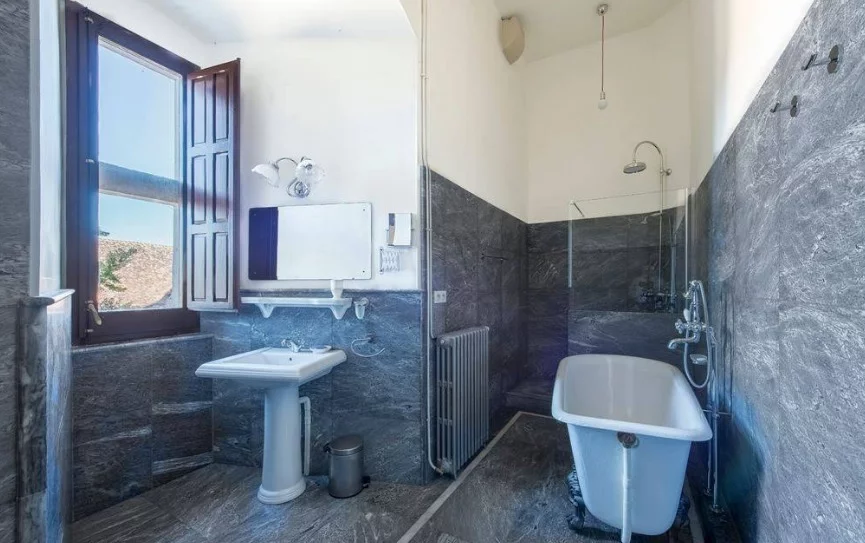 House in Tours, France, 1 400 m² - picture 5