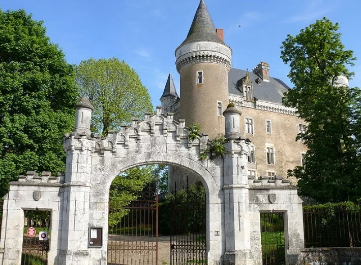 House in Tours, France, 1 400 m² - picture 14