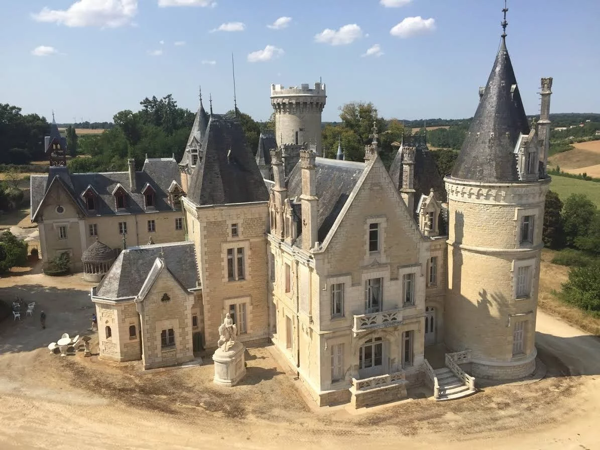 Maison en Charente Maritime, France, 1 300 m² - image 1
