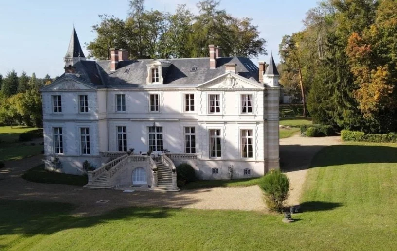 Casa en Pays de la Loire, Francia, 360 m² - imagen 1