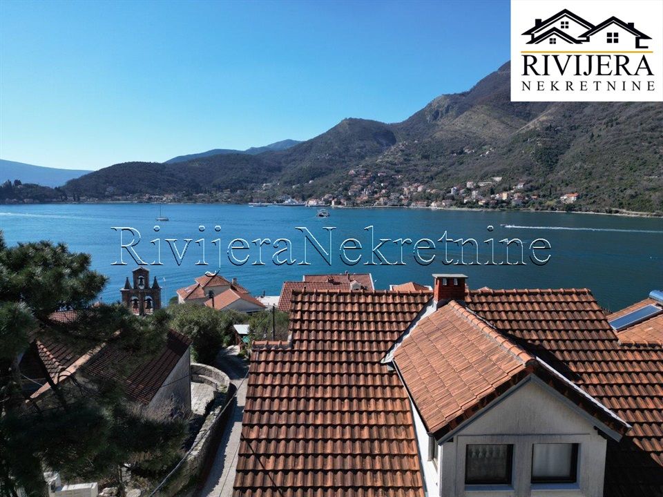 Casa en Tivat, Montenegro, 90 m² - imagen 1