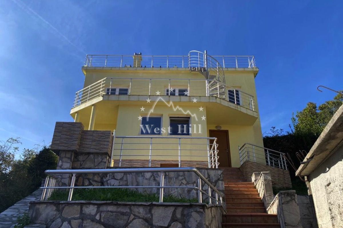 Casa en Herceg-Novi, Montenegro, 156 m² - imagen 1