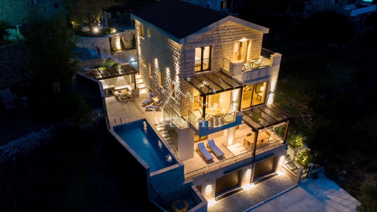 Haus in Rezevici, Montenegro, 250 m² - Foto 1