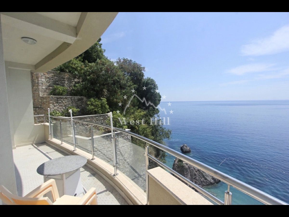 Apartamento en Rafailovici, Montenegro, 92 m² - imagen 1