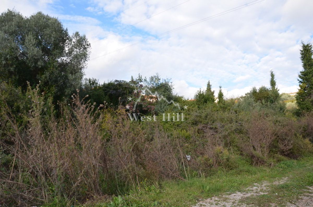 Grundstück in Bar, Montenegro, 1 300 m² - Foto 1