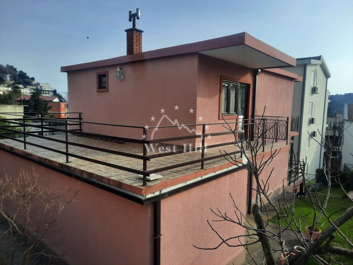 Haus in Sutomore, Montenegro, 220 m² - Foto 1