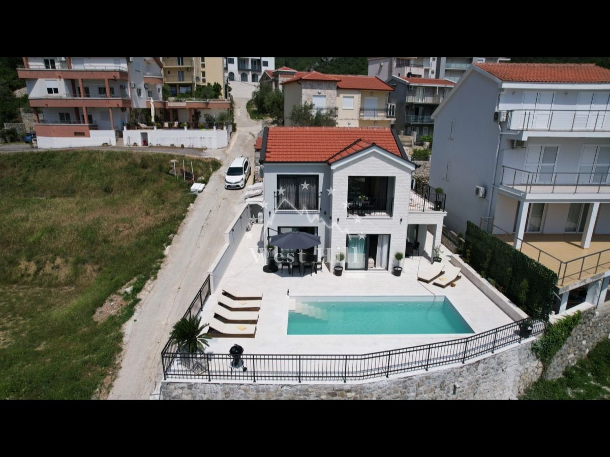 Casa en Becici, Montenegro, 160 m² - imagen 1
