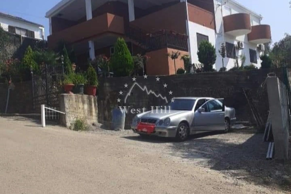 House in Bar, Montenegro, 400 m² - picture 1