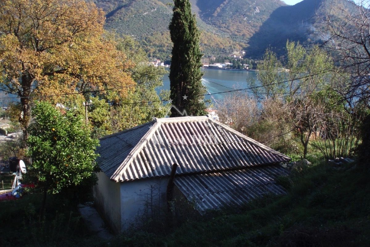 Casa en Kamenari, Montenegro, 30 m² - imagen 1