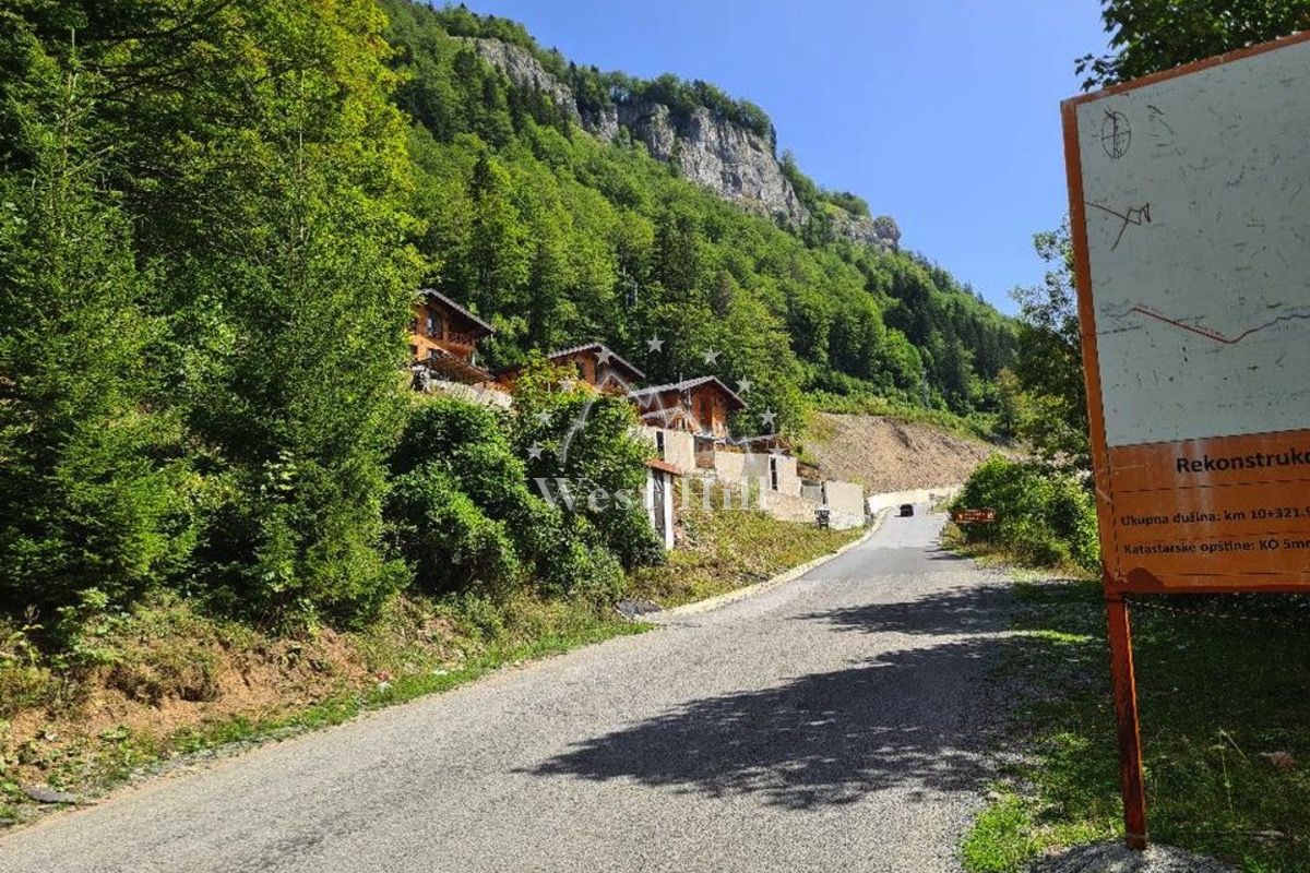 Terrain à Kolasin, Monténégro, 2 500 m² - image 1