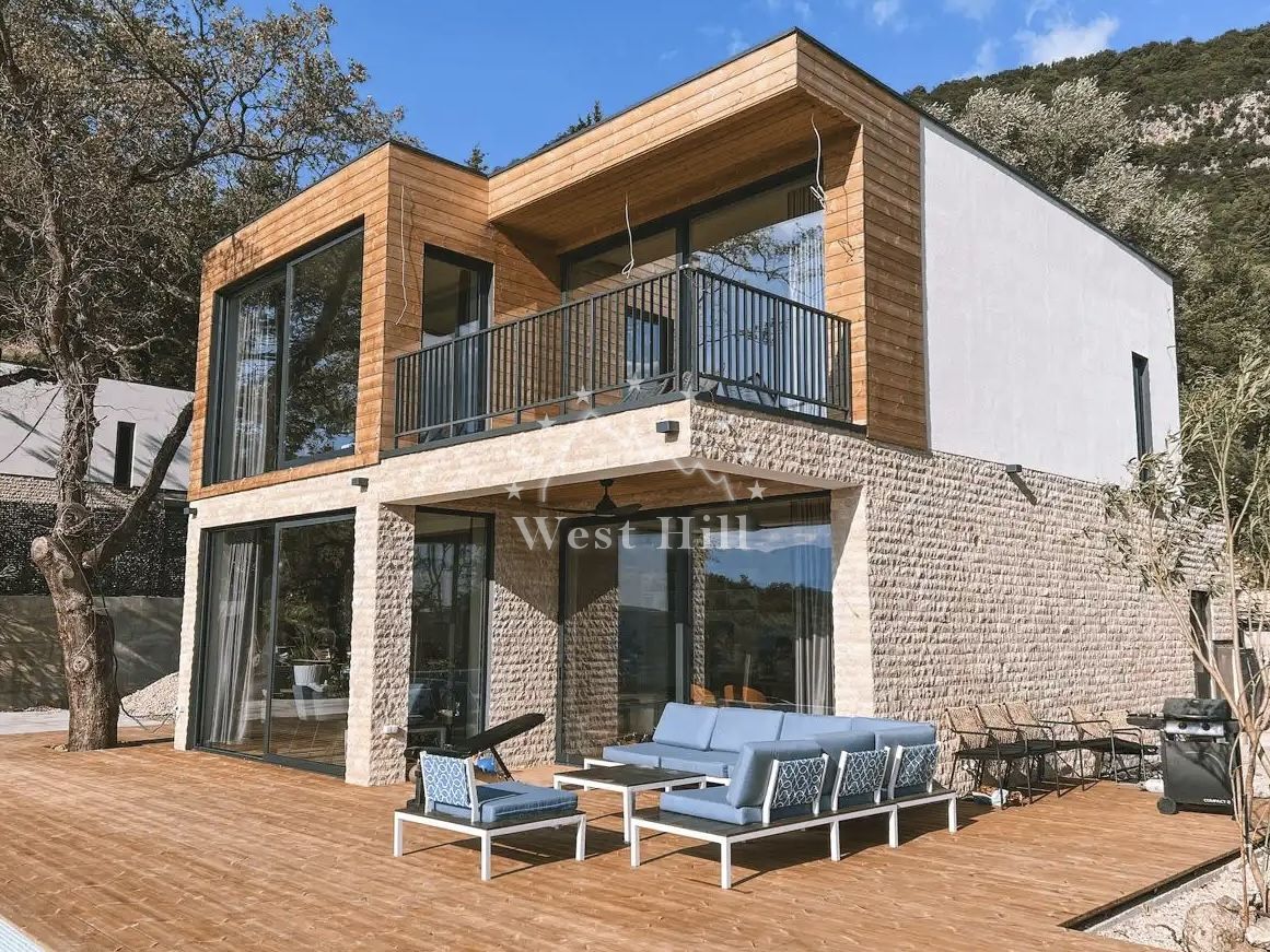 Casa en Tivat, Montenegro, 176 m² - imagen 1
