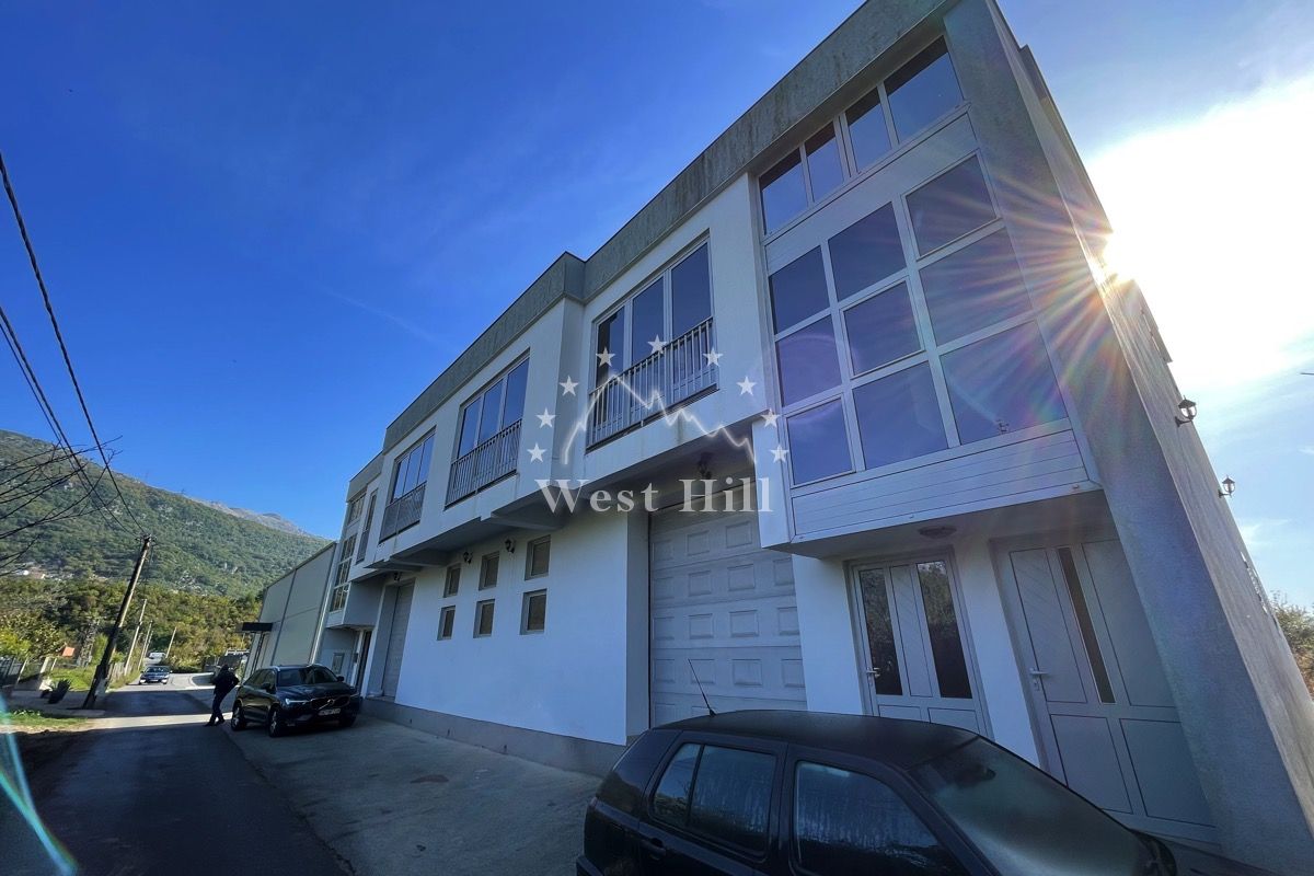 Propiedad comercial en Lastva, Montenegro, 438 m² - imagen 1