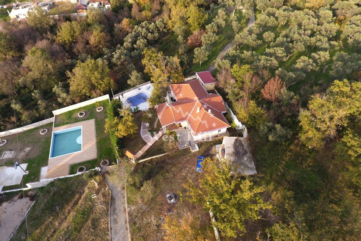 House in Bar, Montenegro, 262 m² - picture 1