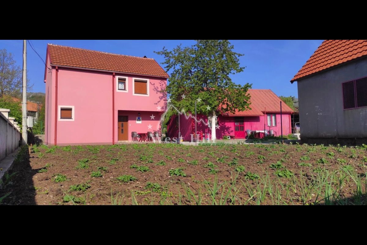 Maison à Cetinje, Monténégro, 163 m² - image 1