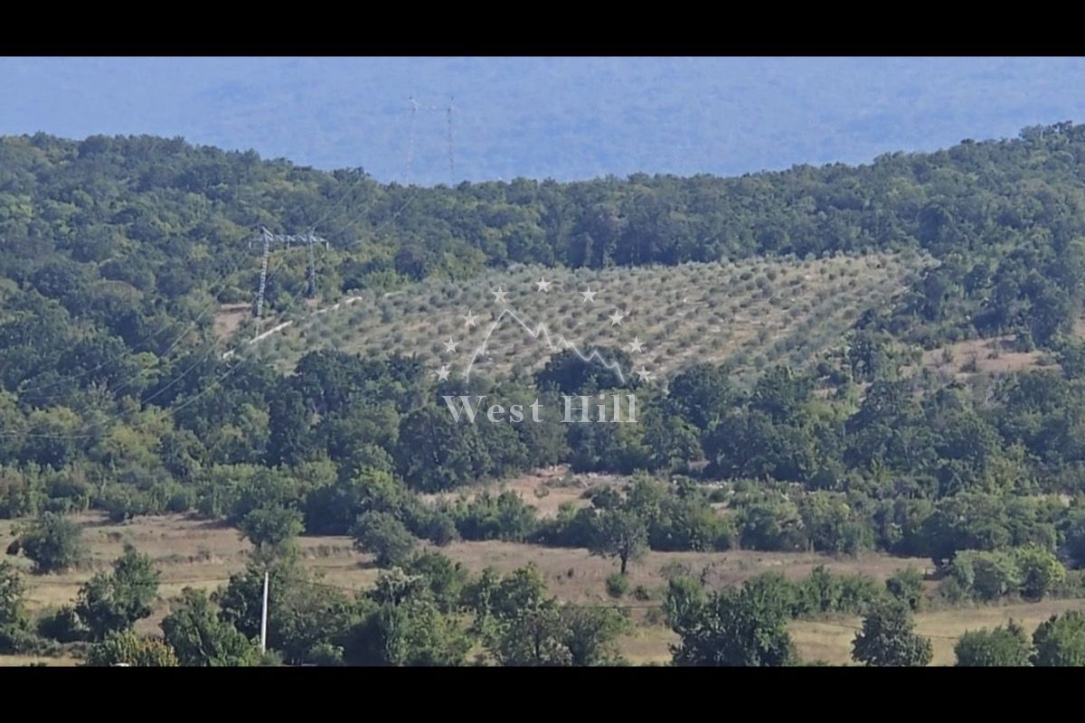 Grundstück in Ulcinj, Montenegro, 19 000 m² - Foto 1