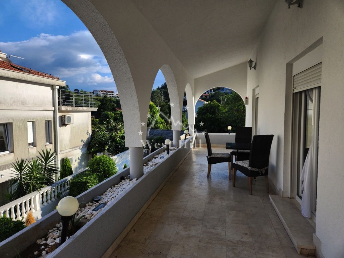 House in Kamenari, Montenegro, 350 m² - picture 1