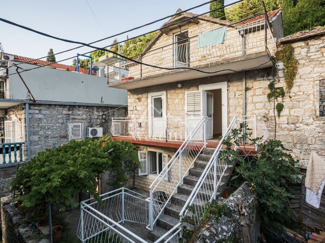 Maison à Lépétane, Monténégro, 146 m² - image 1