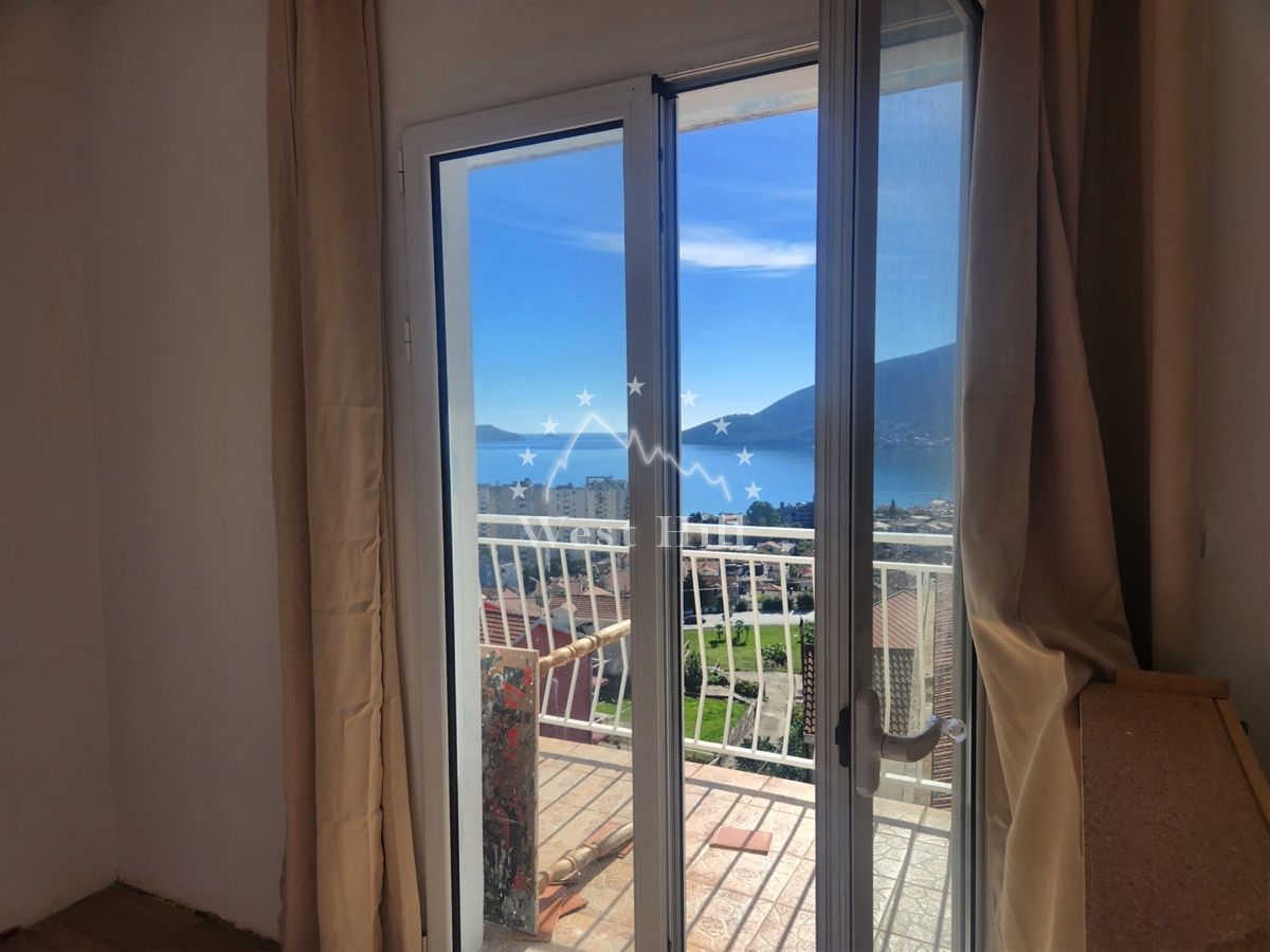 Apartment in Igalo, Montenegro, 130 m² - picture 1