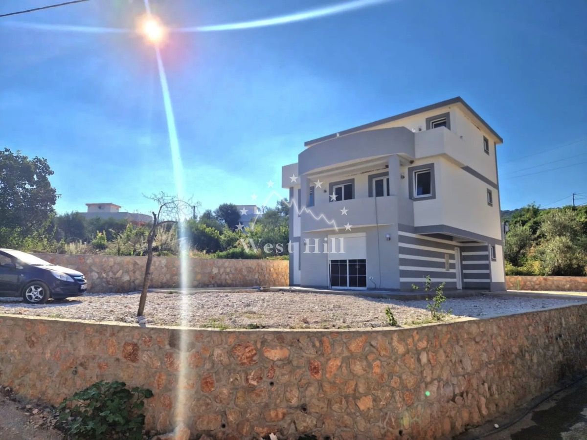 Casa en Dobra Voda, Montenegro, 220 m² - imagen 1