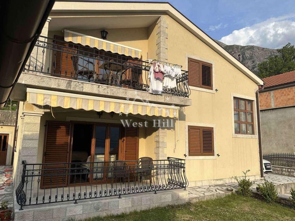 Casa en Risan, Montenegro, 198 m² - imagen 1