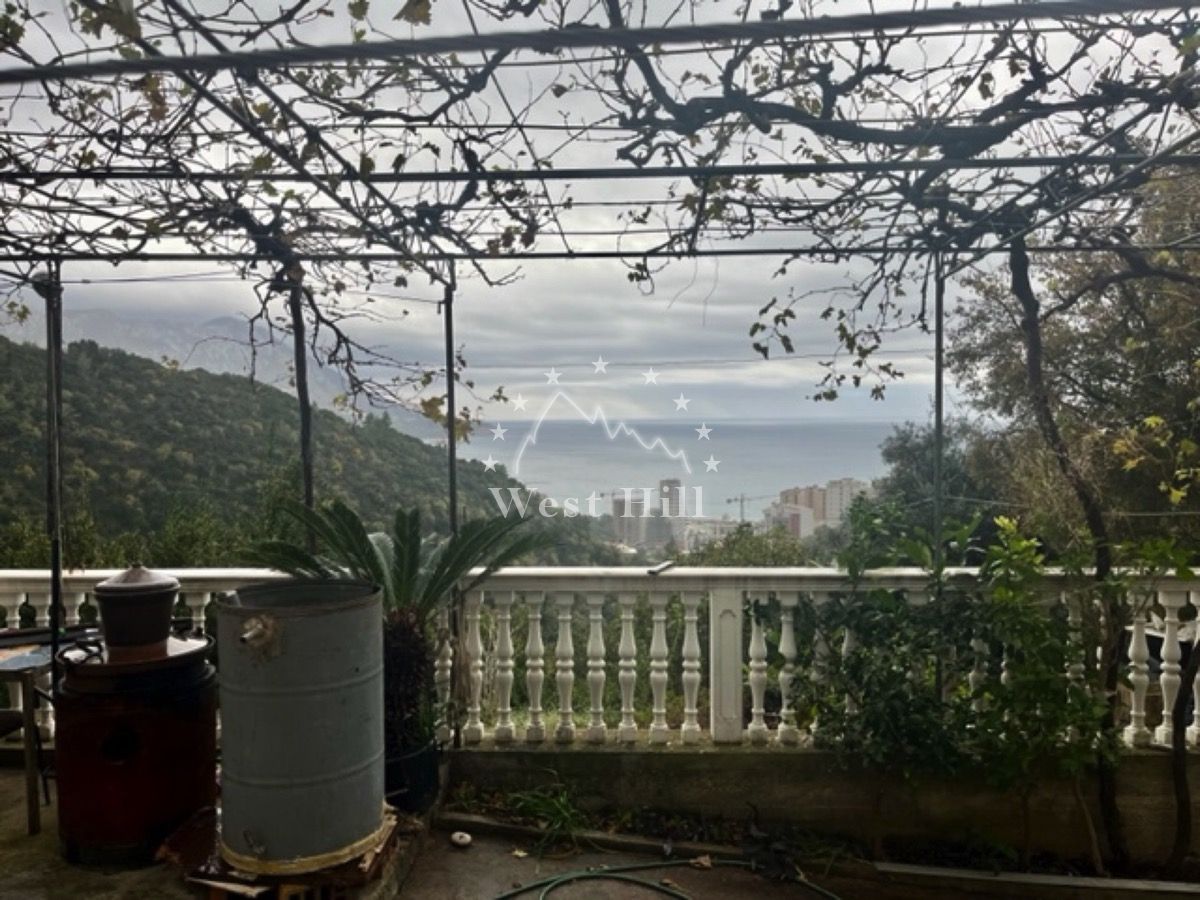 House in Becici, Montenegro, 200 m² - picture 1