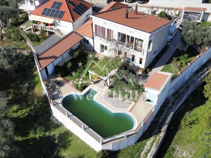 Casa en el Bar, Montenegro, 240 m² - imagen 1