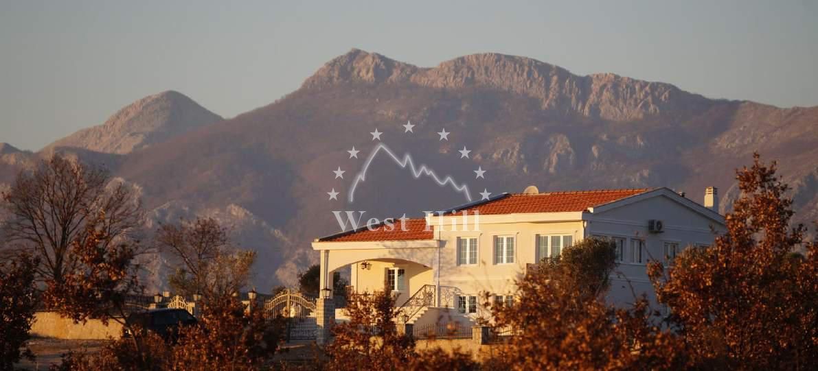 Haus in Ulcinj, Montenegro, 500 m² - Foto 1