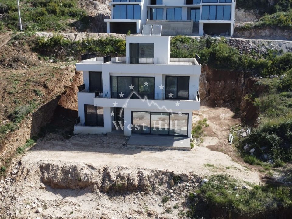 Haus in Buljarica, Montenegro, 175 m² - Foto 1
