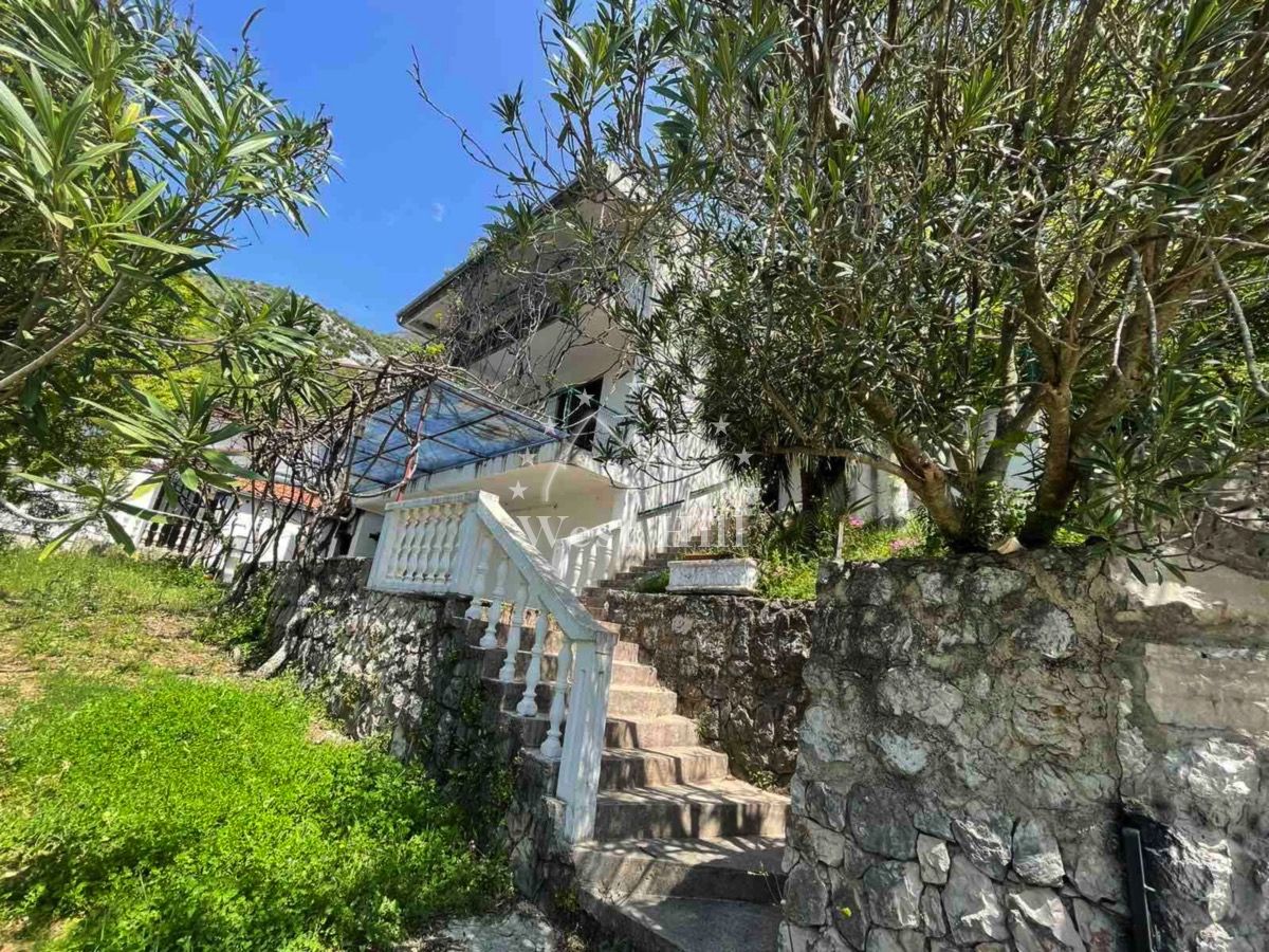 Haus in Chan, Montenegro, 157 m² - Foto 1