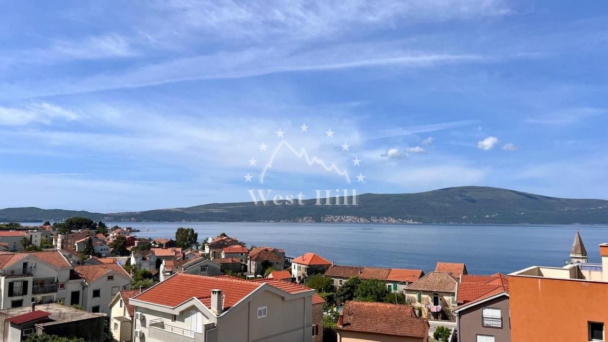 Maison à Tivat, Monténégro, 440 m² - image 1