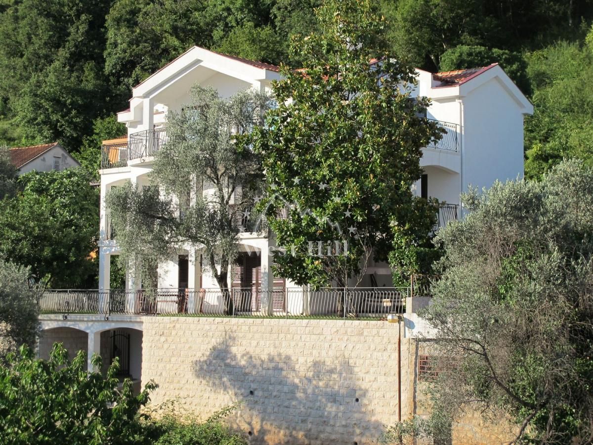 Haus in Budva, Montenegro, 450 m² - Foto 1