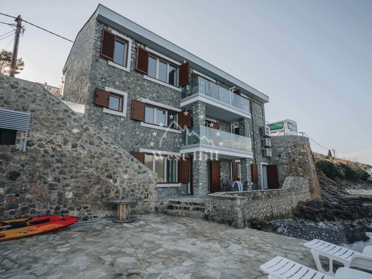 Maison à Krasici, Monténégro, 300 m² - image 1