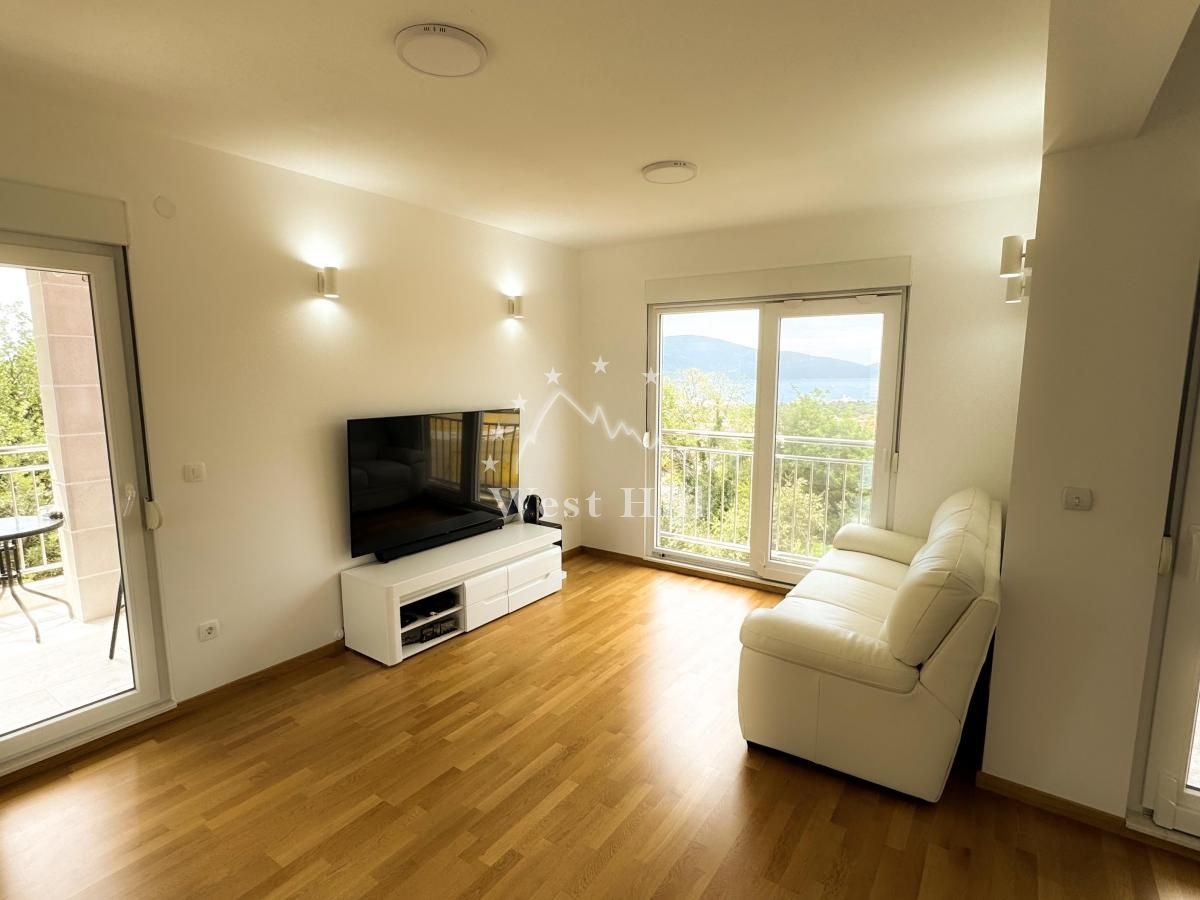 Appartement à Tivat, Monténégro, 71.84 m² - image 1