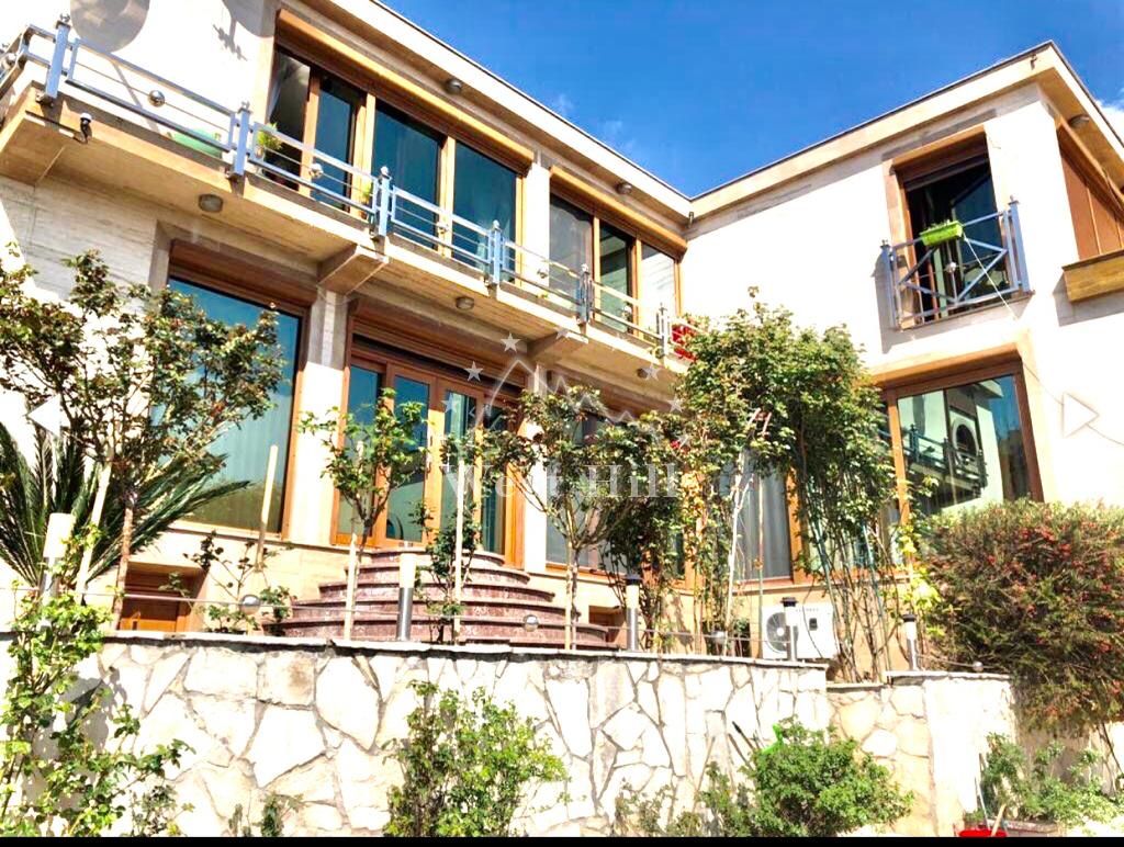 Casa en Becici, Montenegro, 566 m² - imagen 1