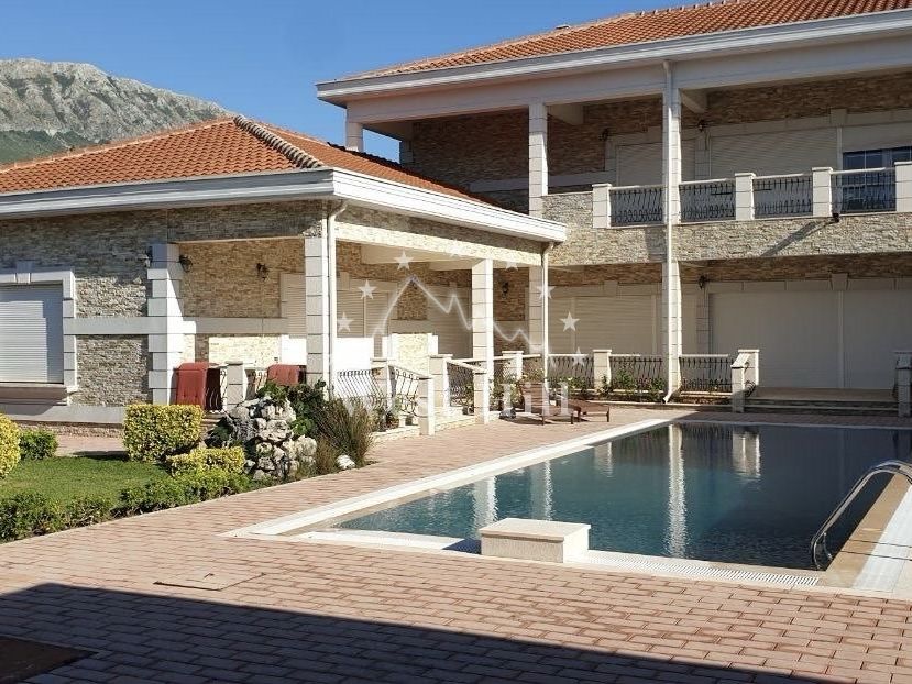 Casa a Bar, Montenegro, 1 000 m² - foto 1