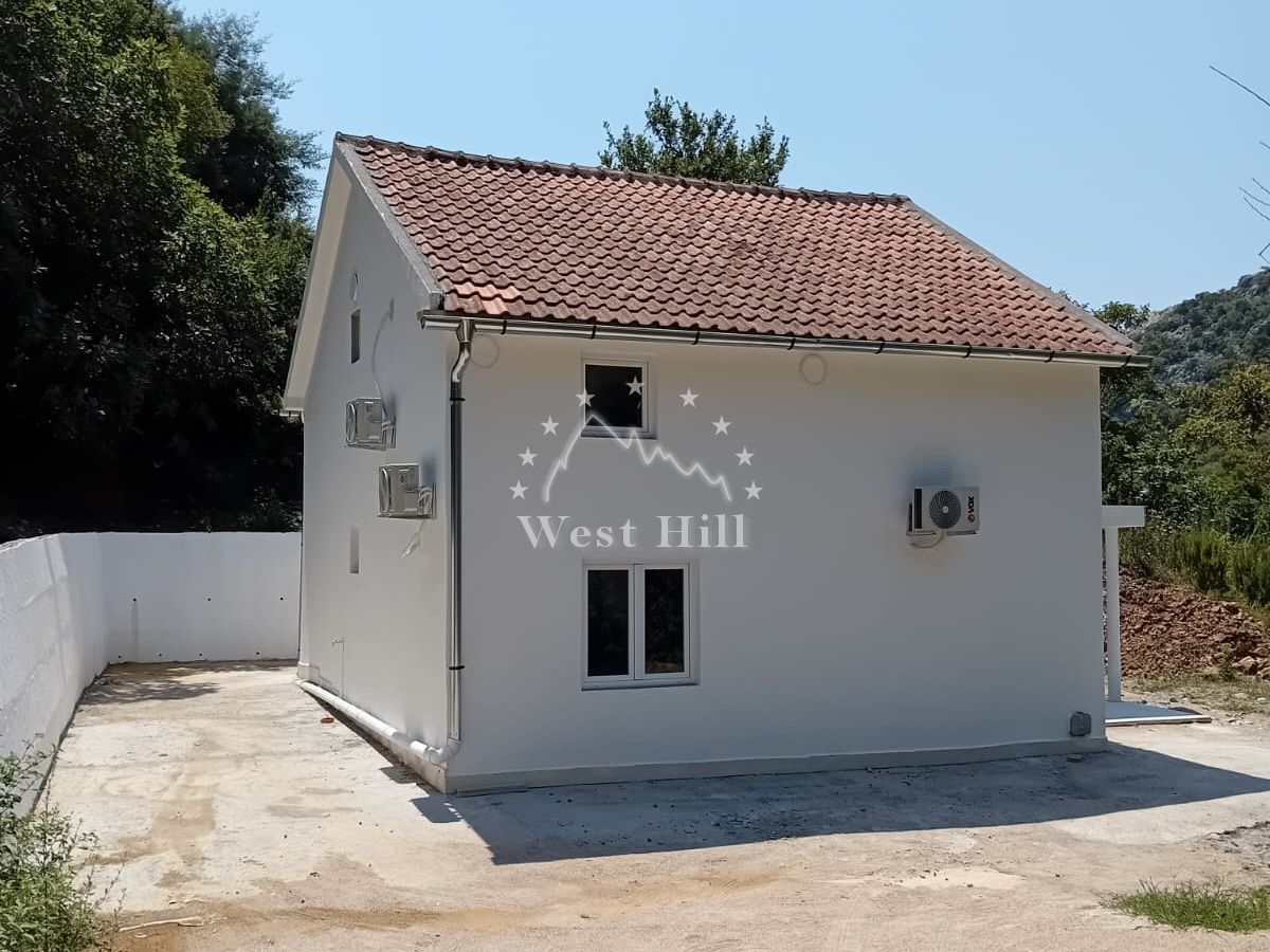 Haus in Chan, Montenegro, 104 m² - Foto 1