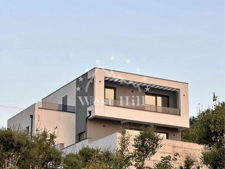Haus in Dobra Voda, Montenegro, 220 m² - Foto 1