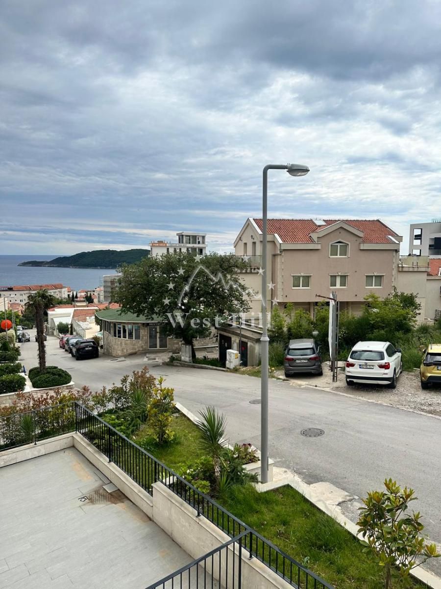 Apartment in Becici, Montenegro, 103 m² - picture 1