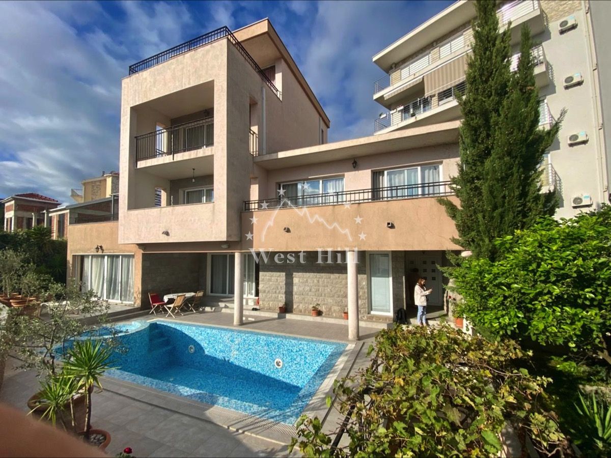 Maison à Becici, Monténégro, 495 m² - image 1