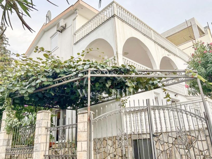 Maison à Utjeha, Monténégro, 250 m² - image 1