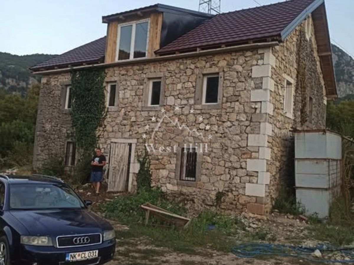 Maison à Nikšić, Monténégro, 280 m² - image 1