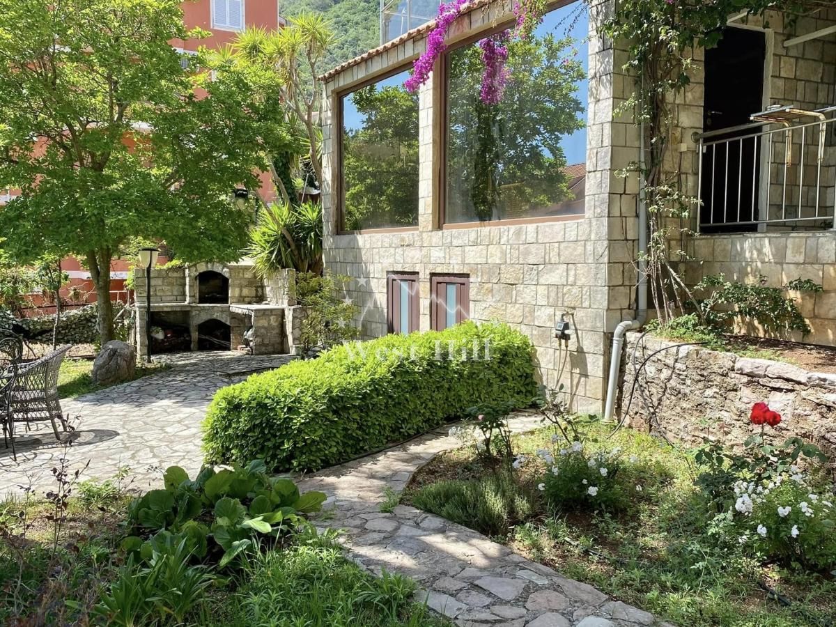 Maison à Petrovac, Monténégro, 146 m² - image 1